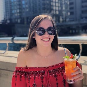 Meet your Posher, Carly